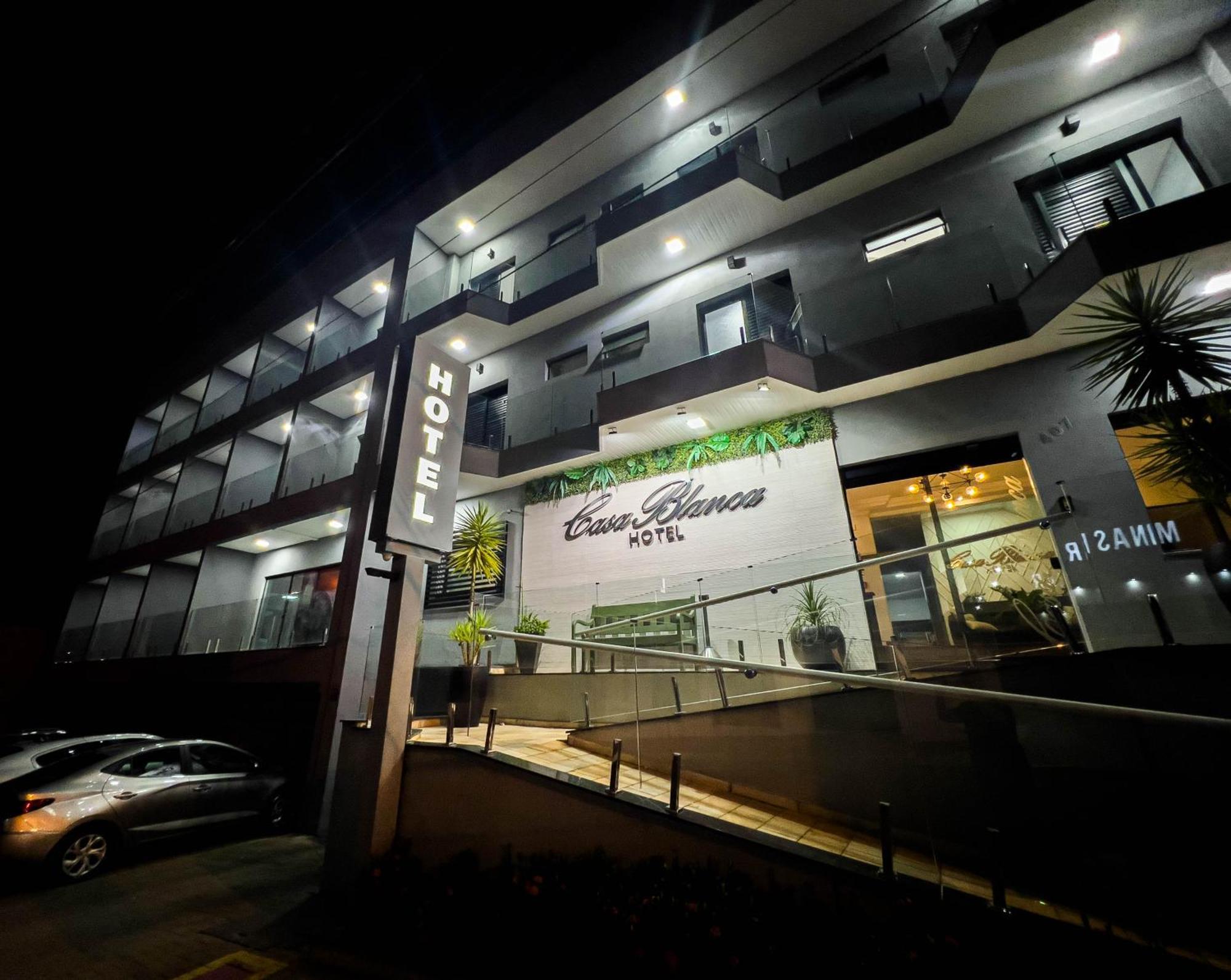 Hotel Casablanca Санта-Барбара-д'Уэсти Экстерьер фото